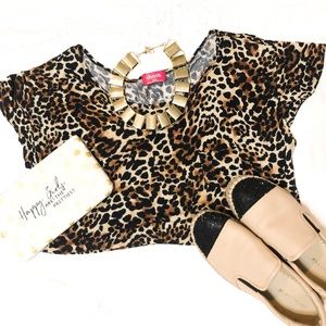 3/$15✨Shasa Leopard Print Crop Top